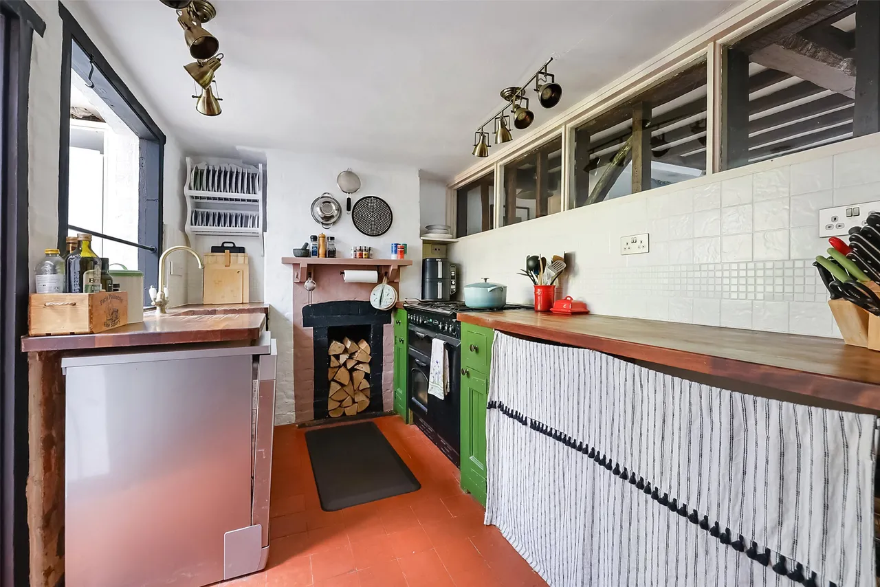 Horsham Road, Mid Holmwood, RH5, photo 3