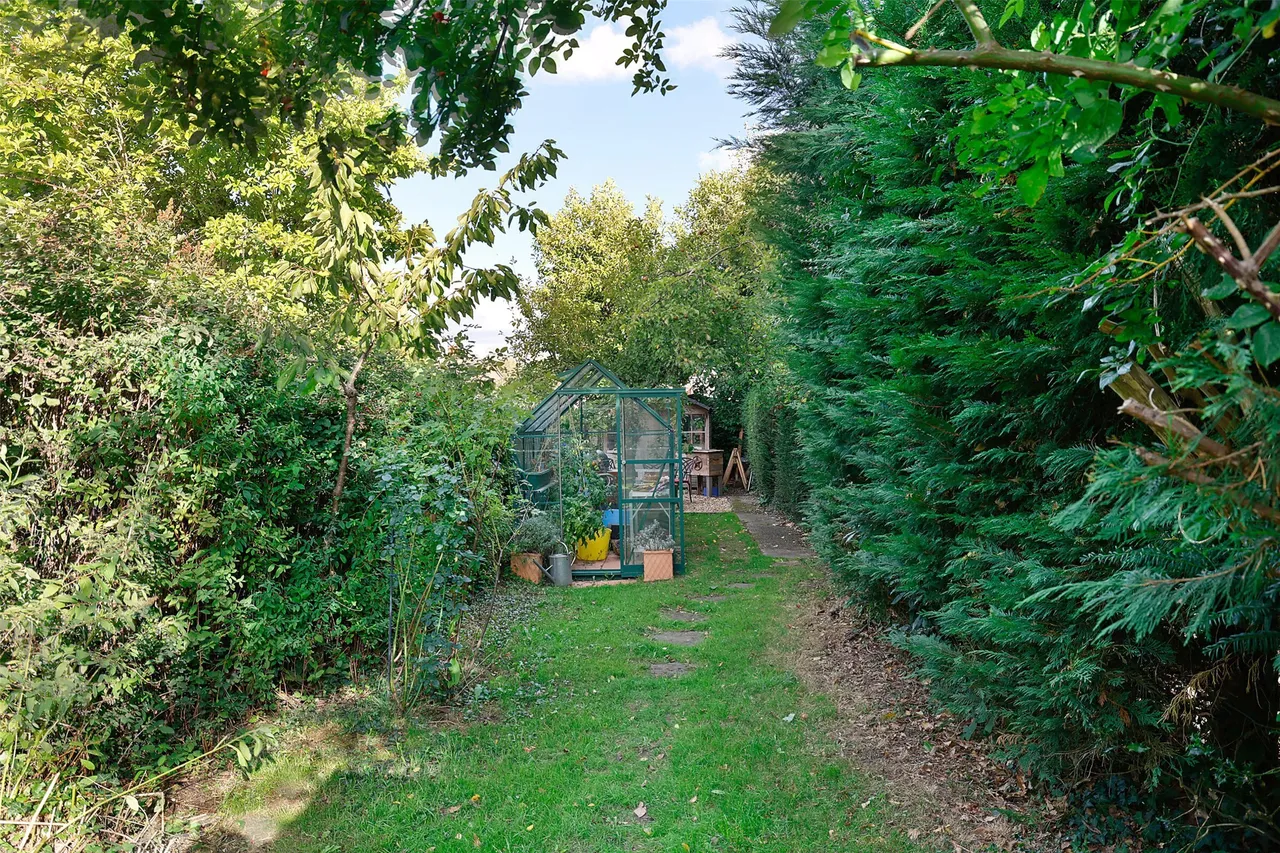 Horsham Road, Mid Holmwood, RH5, photo 9