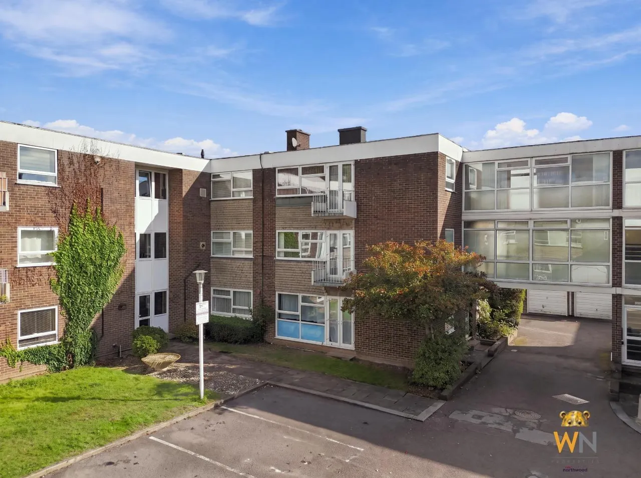 2 bed flat for sale, Hutton Road, Shenfield, CM15