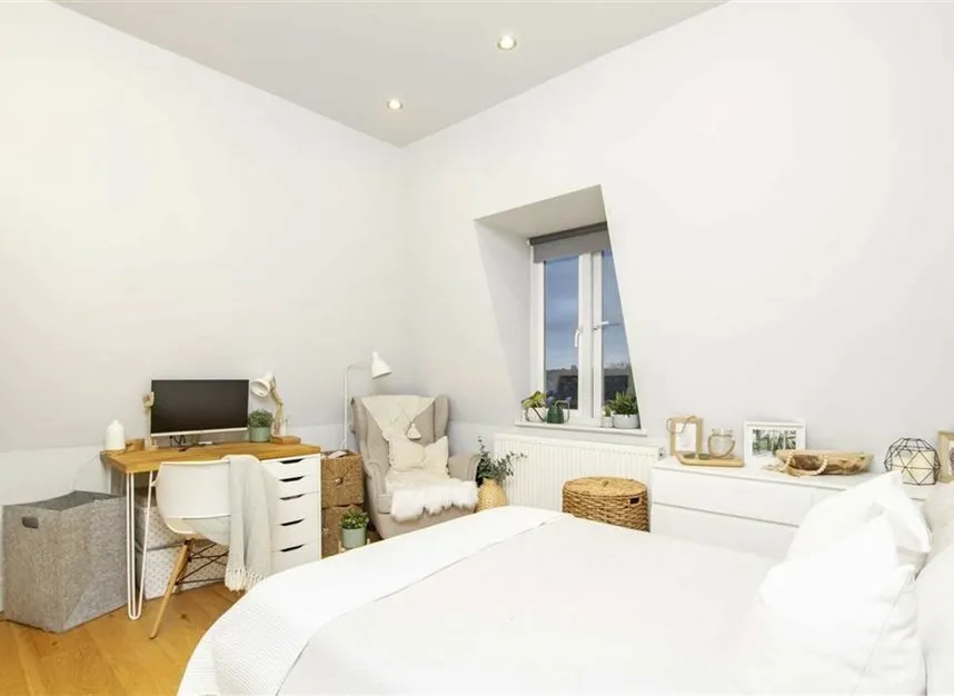 High Street, Teddington, TW11, photo 4