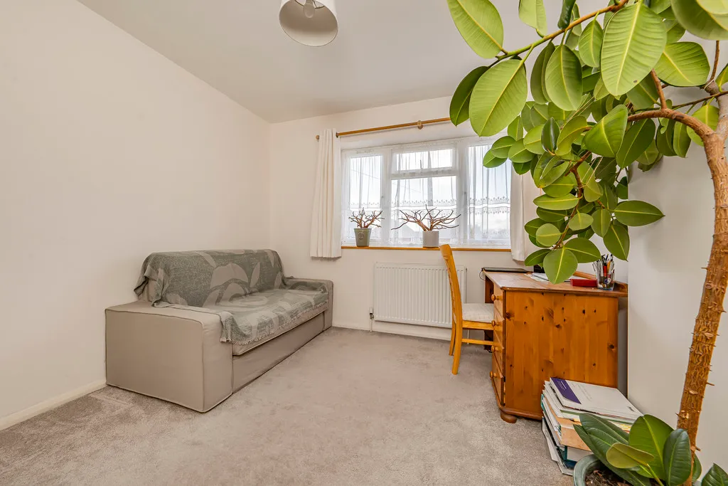 Brampton Road, Hillingdon, UB10, photo 11