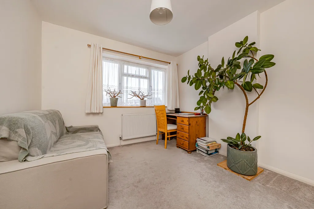 Brampton Road, Hillingdon, UB10, photo 21