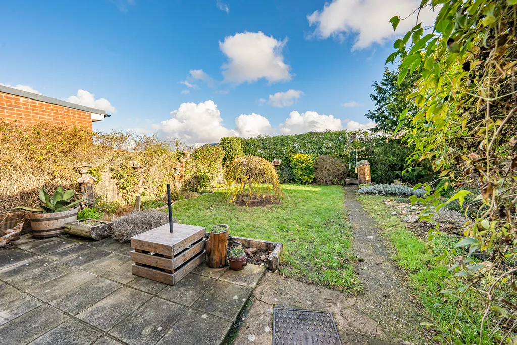 Brampton Road, Hillingdon, UB10, photo 16