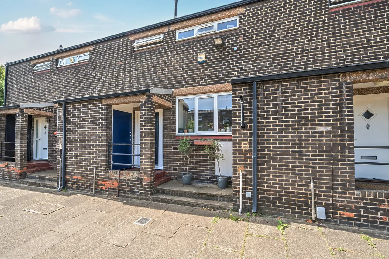 2 bed property for sale — Kempis Way, North Dulwich, London, SE22