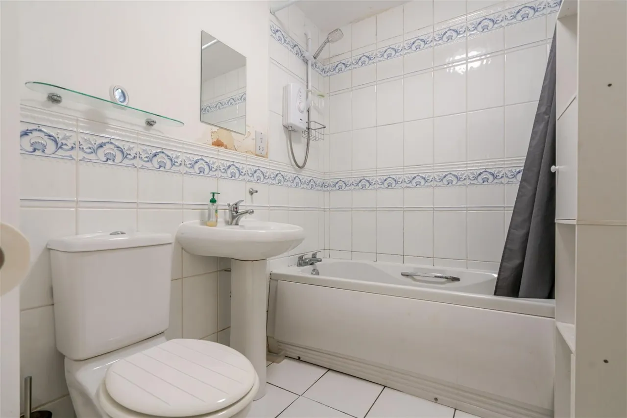 Neilston Rise, Bolton, BL1, photo 7