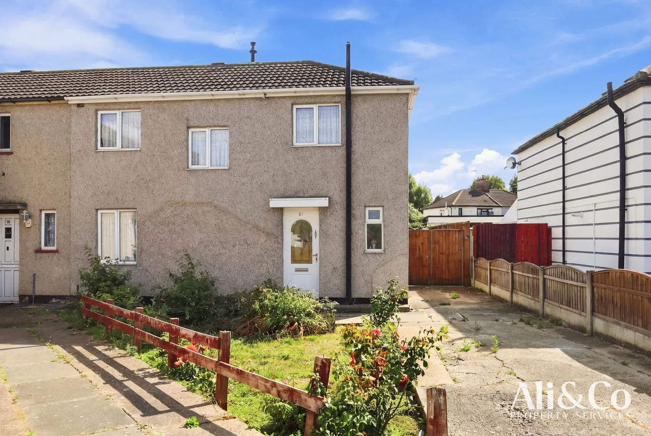 3 bed house for sale — Southey Walk, Tilbury, Essex, RM18 8AT
