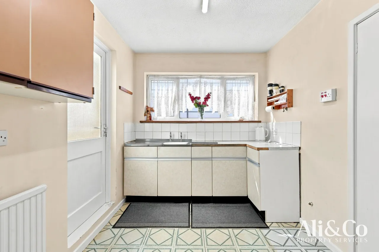 Southey Walk, Tilbury, Essex, RM18 8AT, photo 6