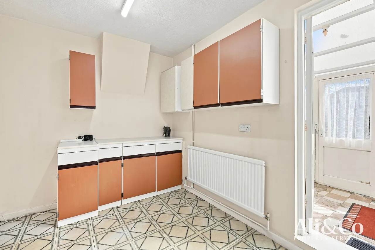 Southey Walk, Tilbury, Essex, RM18 8AT, photo 8