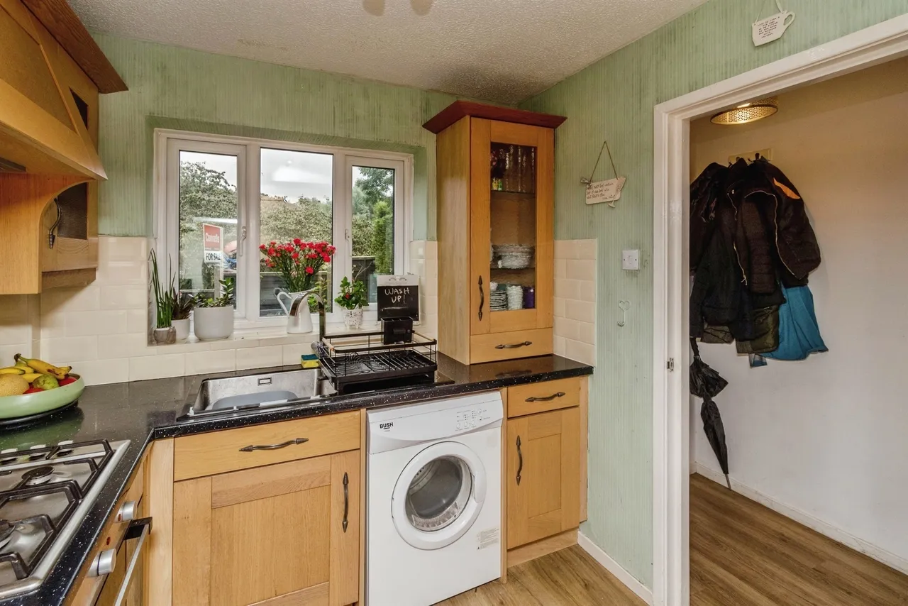 Almond Close, Heath Hayes, Cannock, photo 7