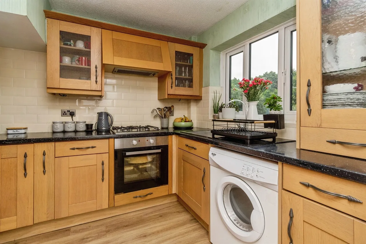 Almond Close, Heath Hayes, Cannock, photo 6