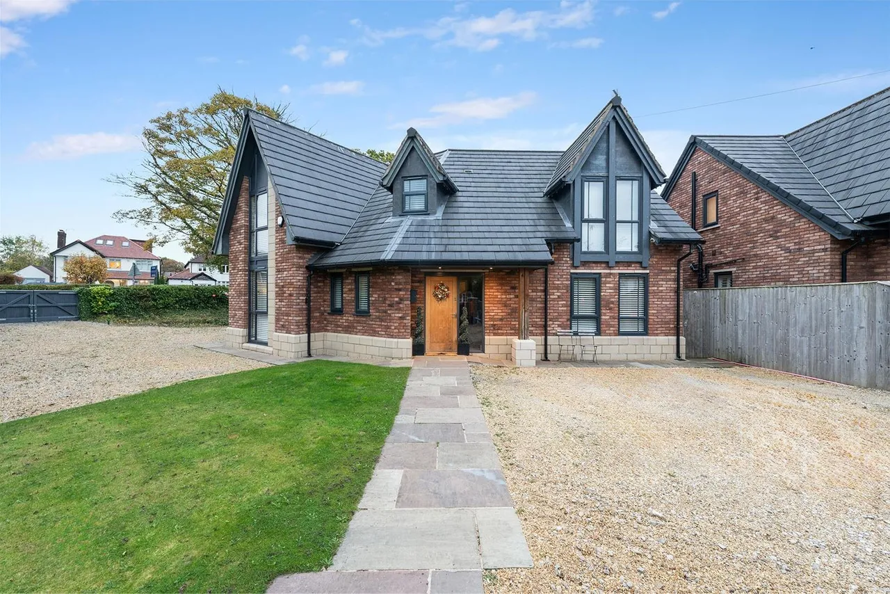 4 bed house for sale — Brocklehurst Drive, Prestbury