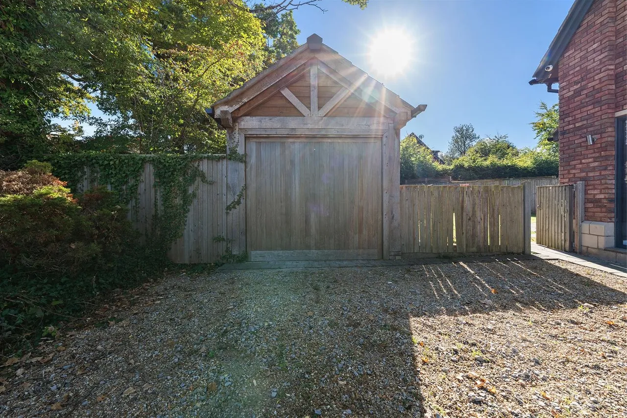 Brocklehurst Drive, Prestbury, photo 28