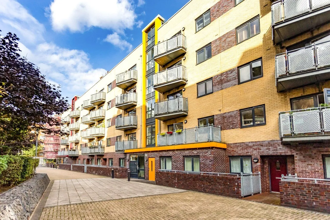 2 bed flat for sale, Murray Grove, London, N1