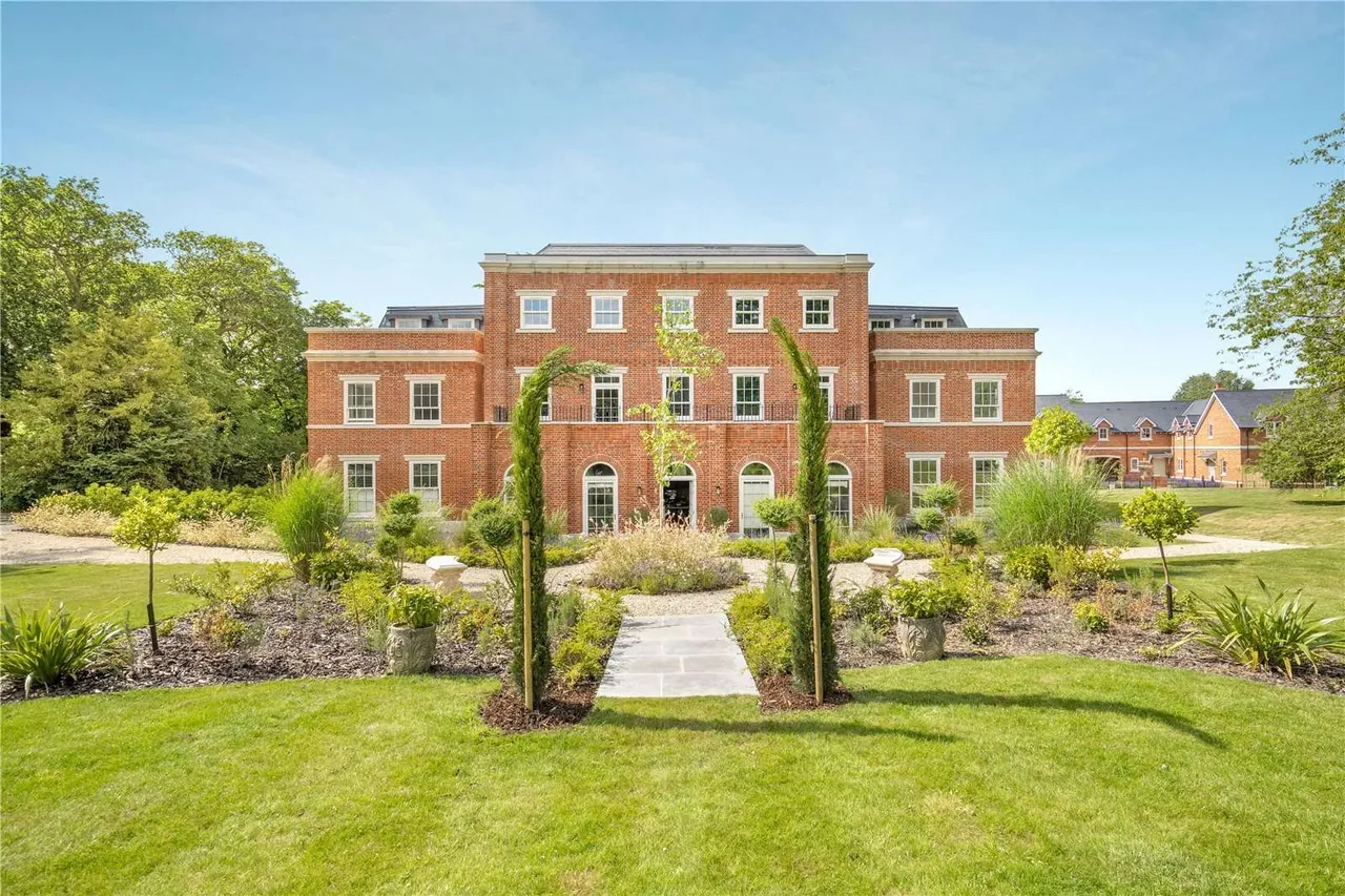 Winkfield Row, RG42, photo 16