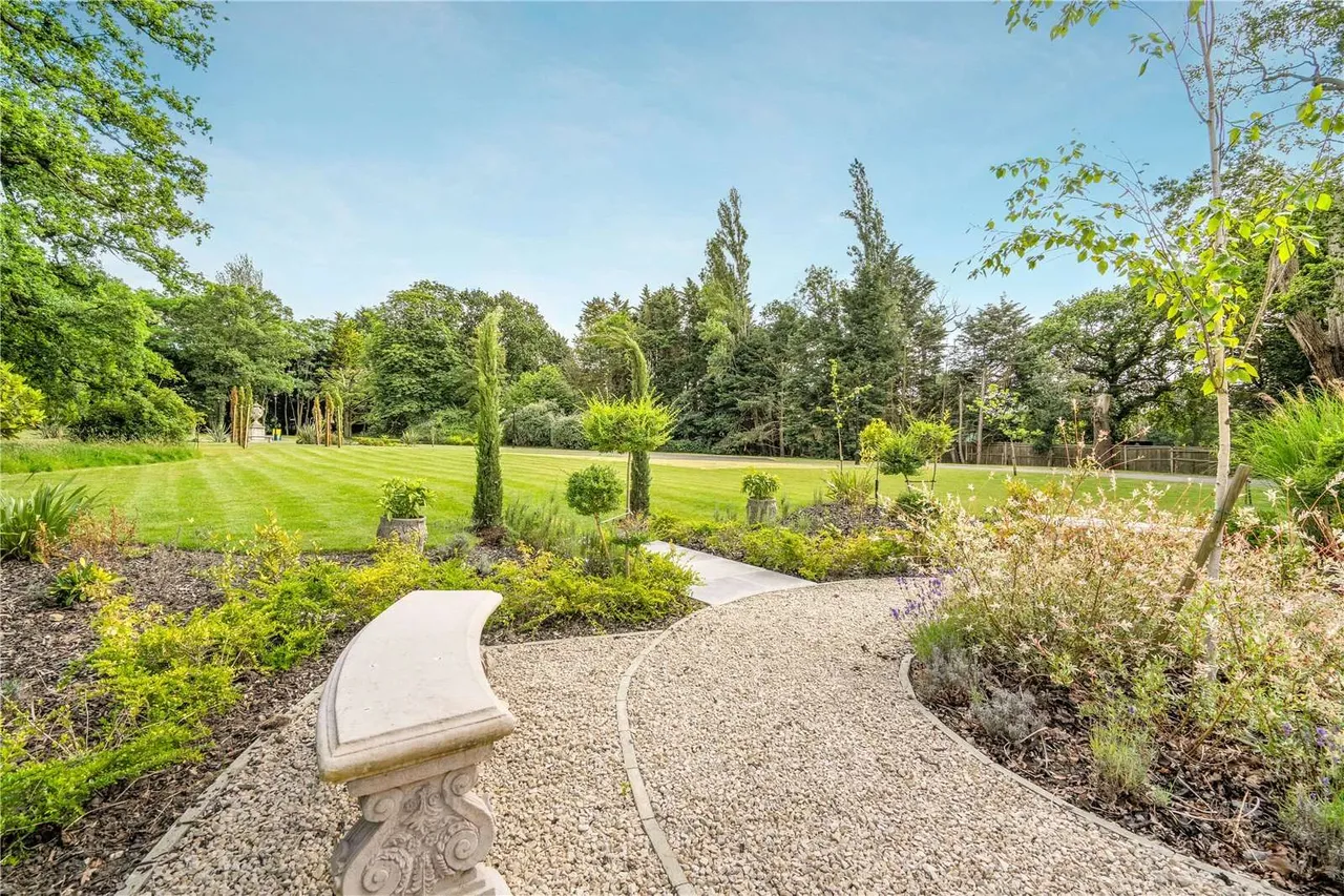 Winkfield Row, RG42, photo 18