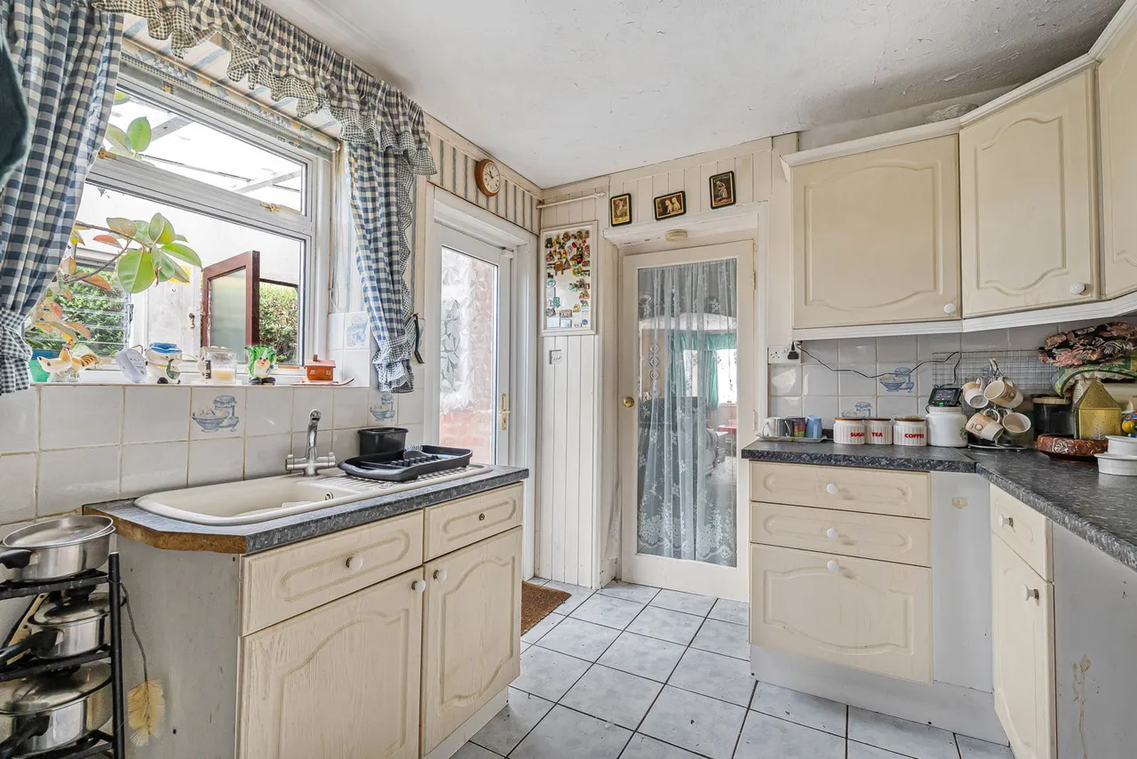 Main Road, Bucks Horn Oak, GU10, photo 3