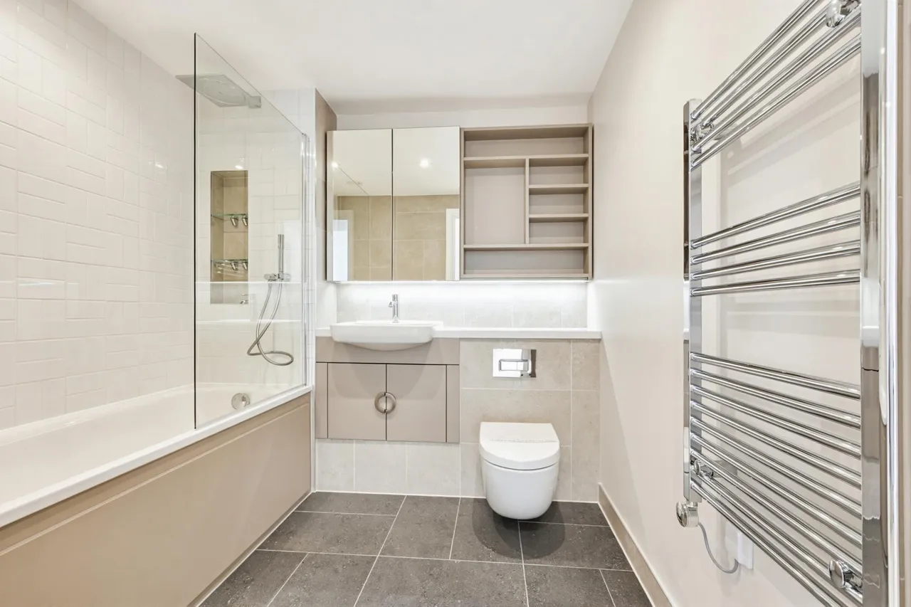 Southlake Road, London, SE28, photo 7