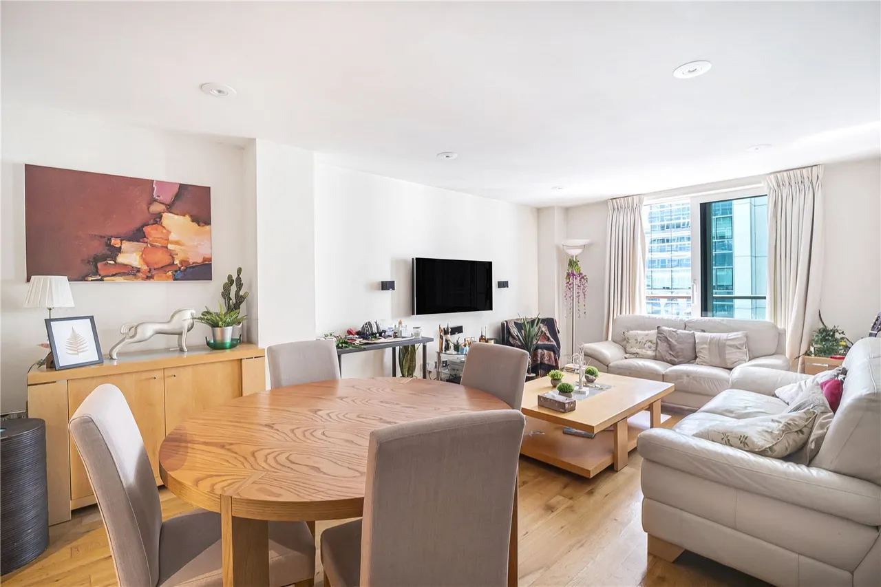 2 bed flat to rent, St. George Wharf, London, SW8