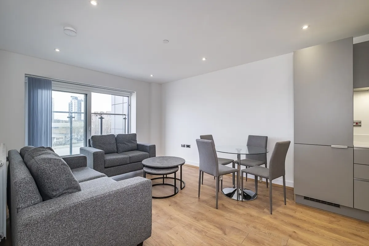 2 bed flat to rent, Mast Quay London, SE18