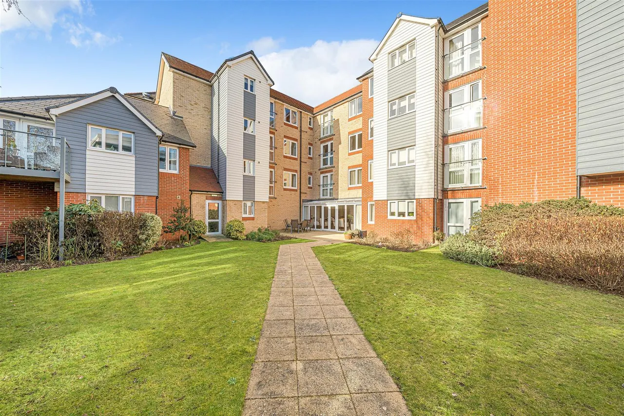 2 bed flat for sale, South Street, Bishop's Stortford, CM23