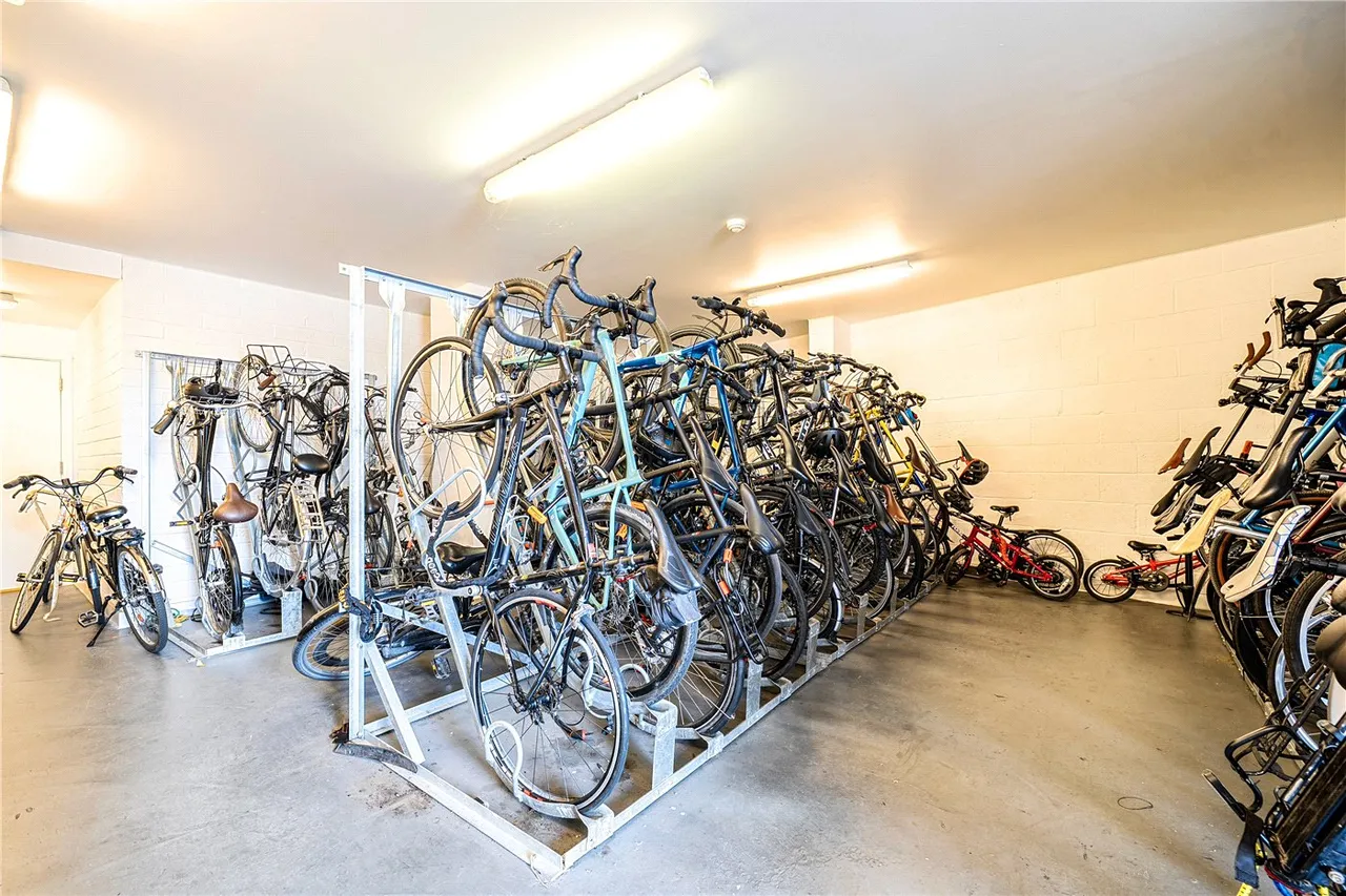 Bow Common Lane, London, E3, photo 16