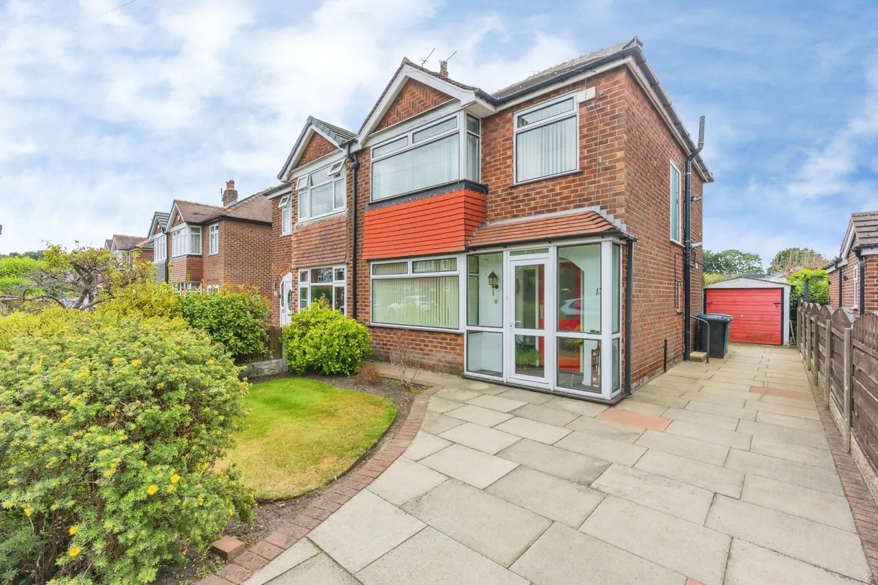 3 bed house for sale — Gaydon Road, Sale, Greater Manchester, M33