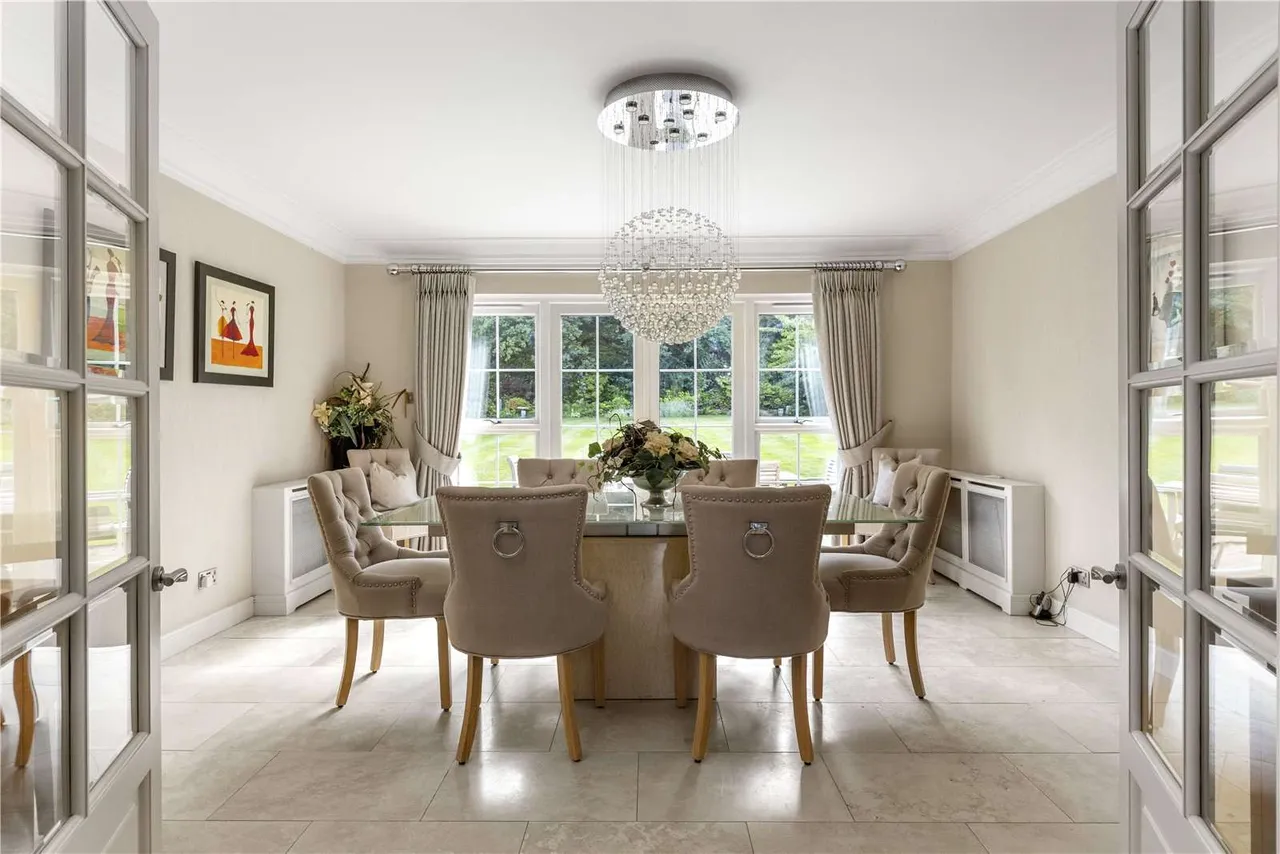 Birds Hill Road, Oxshott, Leatherhead, Surrey, KT22 0NJ, photo 8