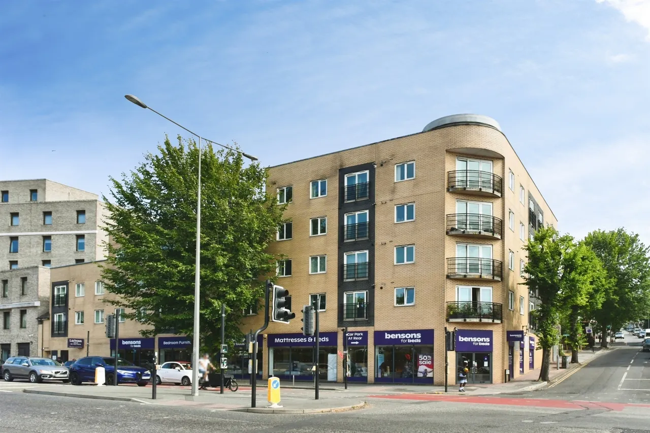 2 bed flat for sale — Coombe Road, Brighton