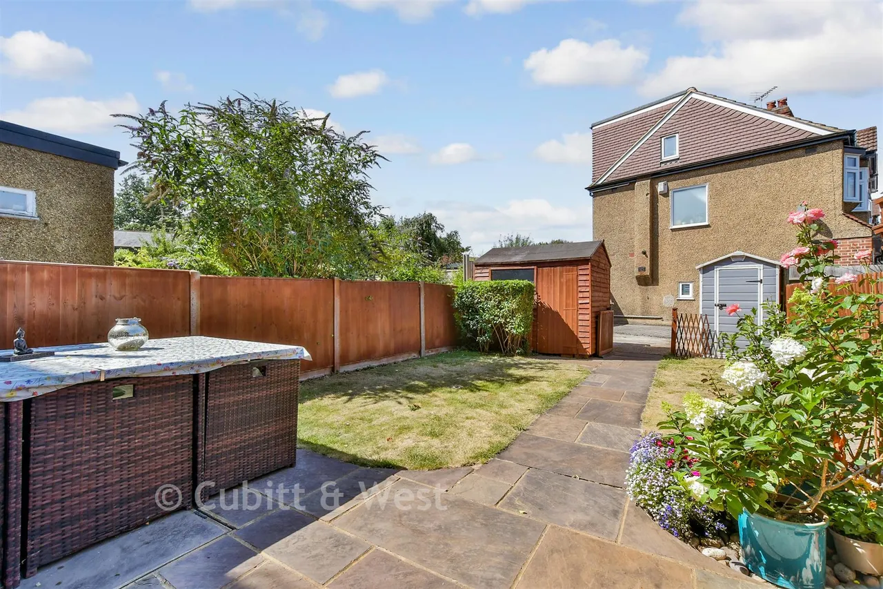 London Road, Wallington, SM6, photo 2
