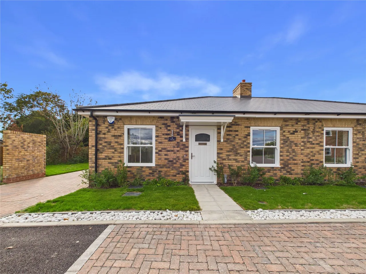 2 bed house for sale, Small Acres, Old School Court, CM3