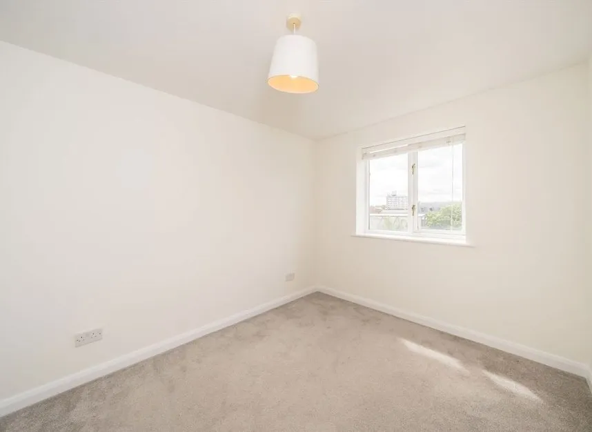 Sopwith Way, Kingston Upon Thames, KT2, photo 5