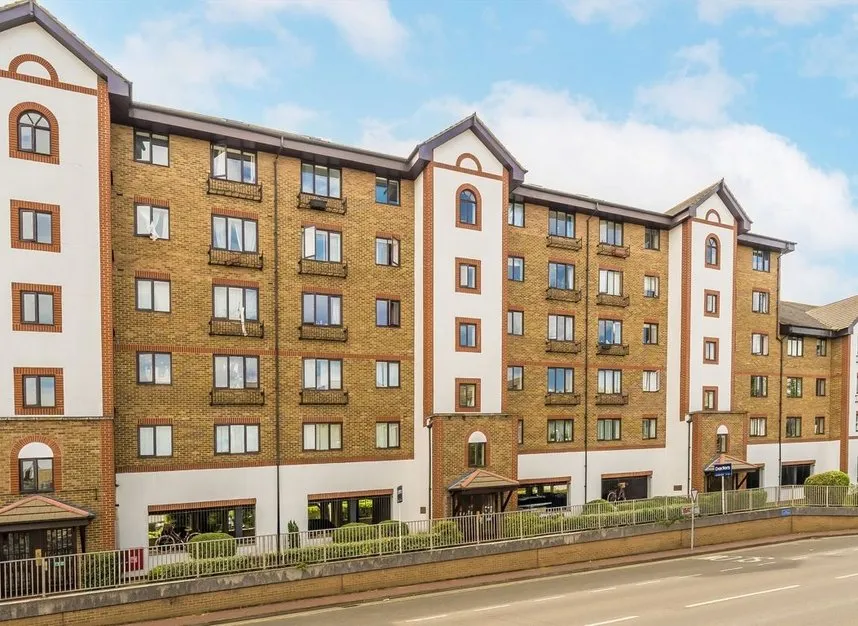 2 bed flat for sale — Sopwith Way, Kingston Upon Thames, KT2