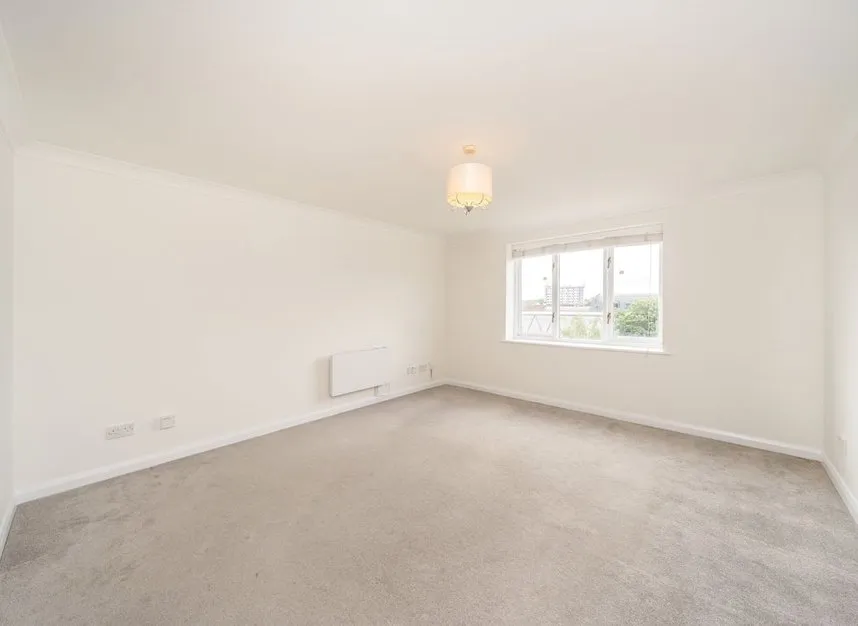 Sopwith Way, Kingston Upon Thames, KT2, photo 2