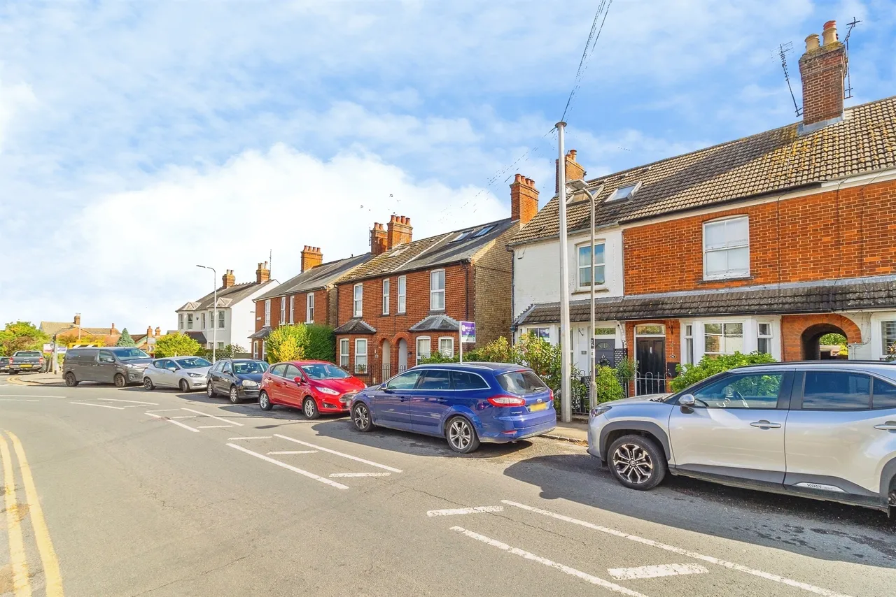 3 bed house for sale, The Leys, Woburn Sands, MK17