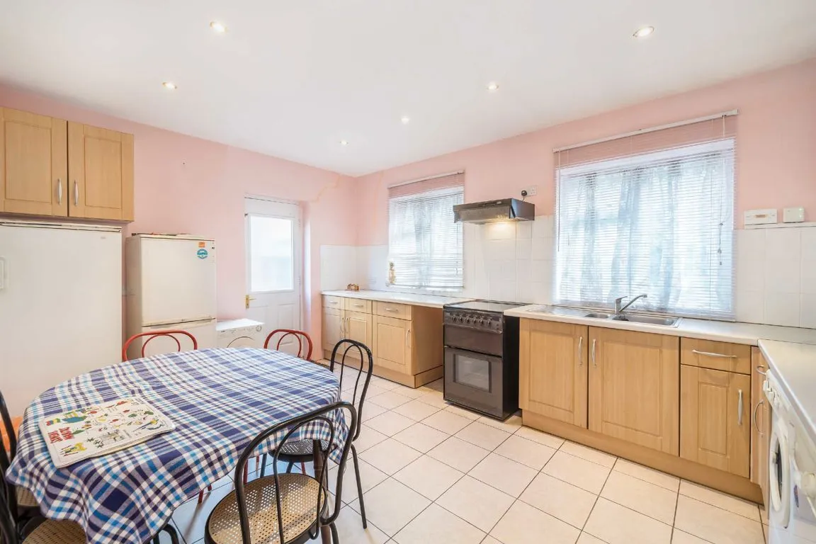 Topsham Road, SW17, photo 3