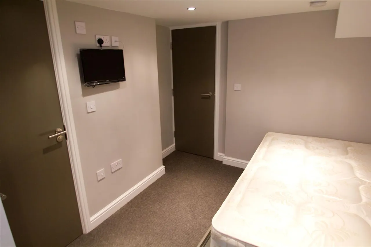 Royal Park Avenue, Hyde Park, LS6, photo 4