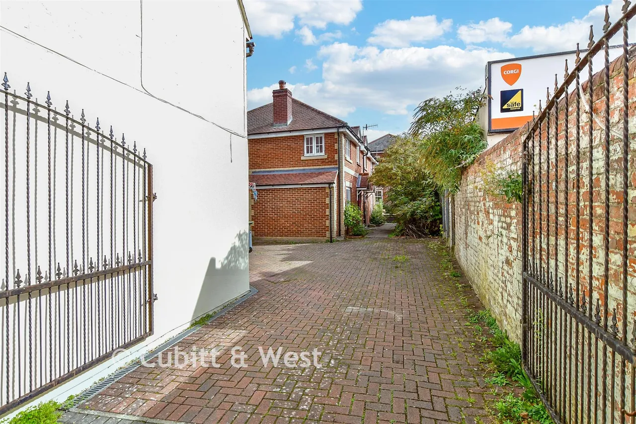 South Street, Havant, PO9, photo 7