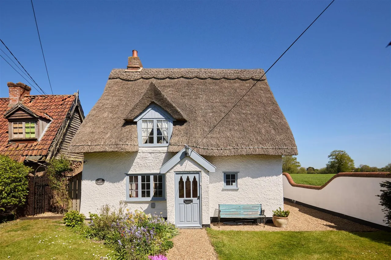 3 bed house for sale, Heath Road, Winfarthing, IP22