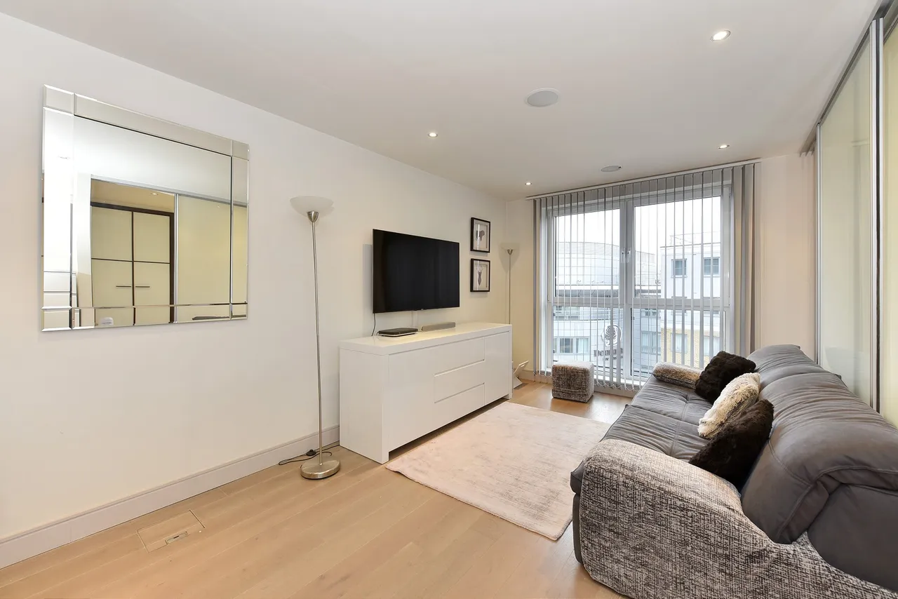 1 bed flat to rent, Octavia House, Imperial Wharf, SW6