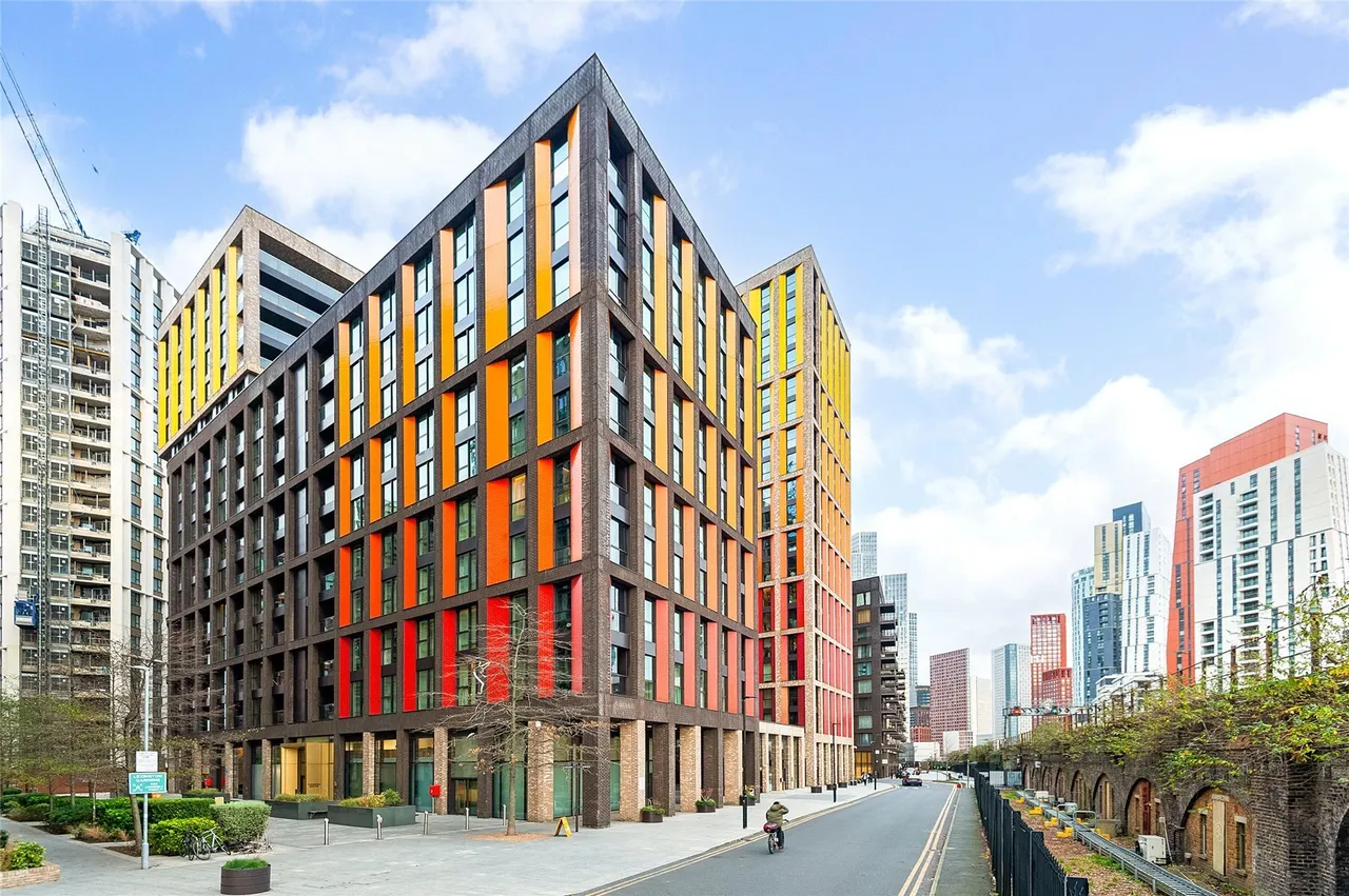 2 bed flat to rent — Charles Clowes Walk, London, SW11