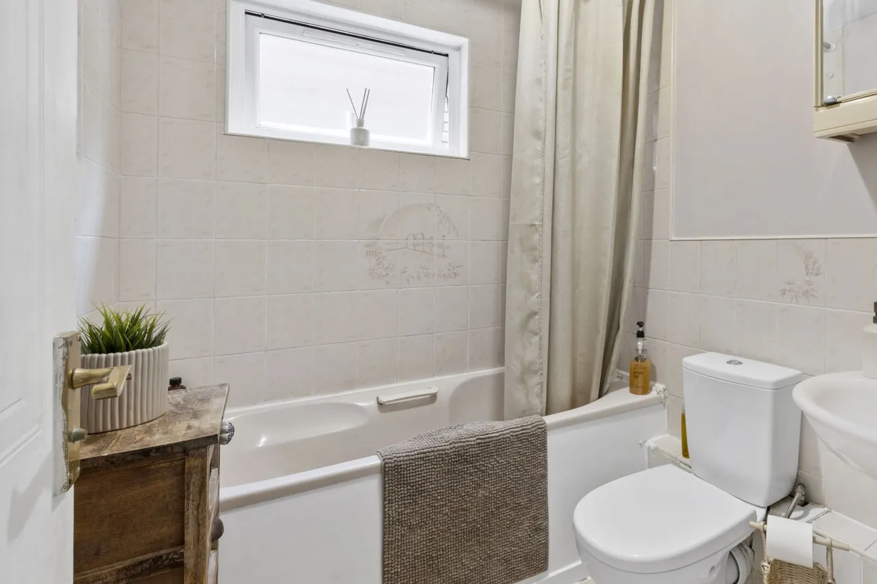 Cottenham Park Road, West Wimbledon, SW20, photo 9