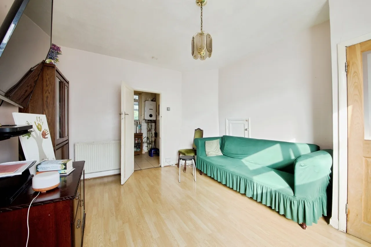 Aylands Road, ENFIELD, Middlesex, EN3, photo 2