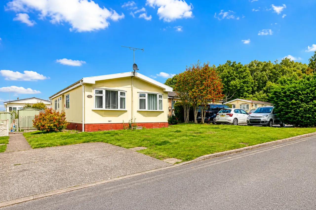 The Pines Homes Park, Huntington, photo 21