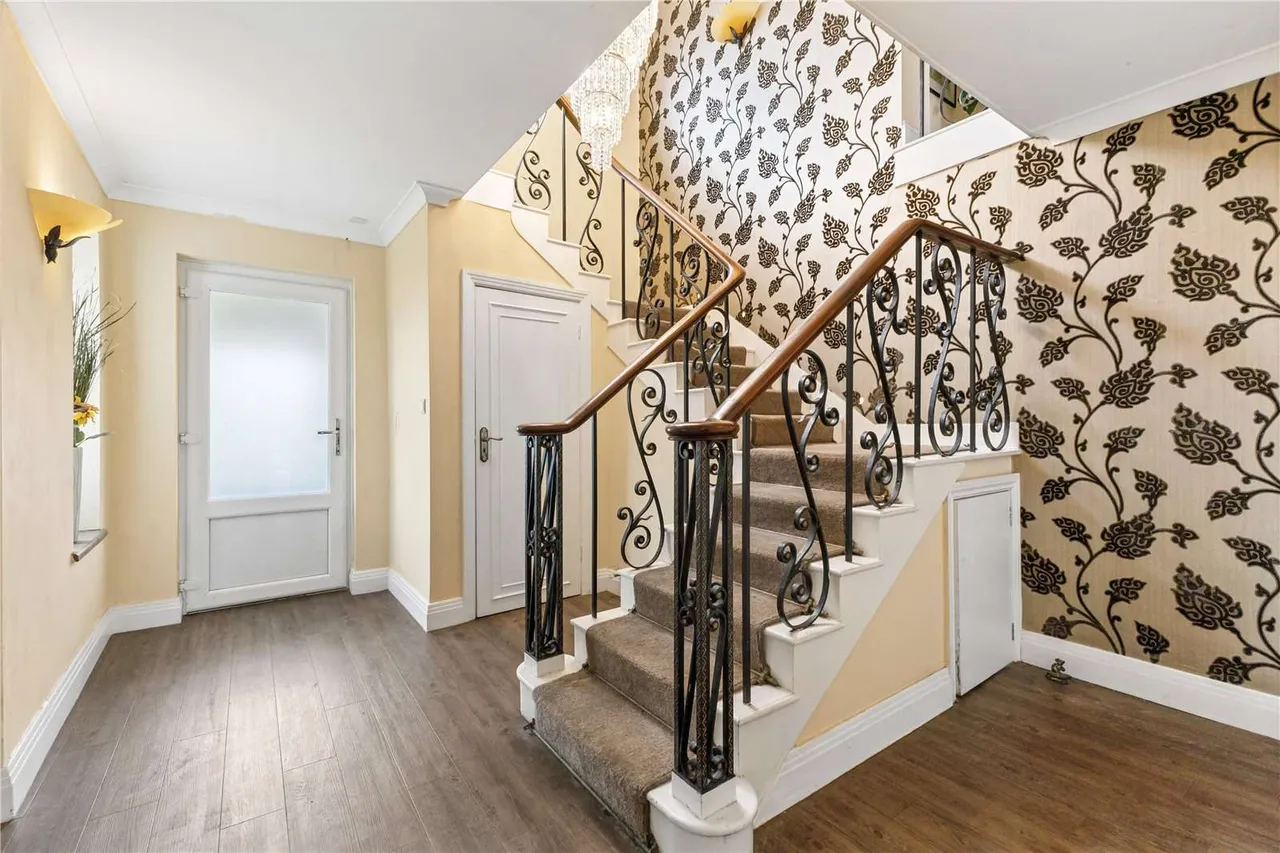 The Causeway, Potters Bar, EN6, photo 2