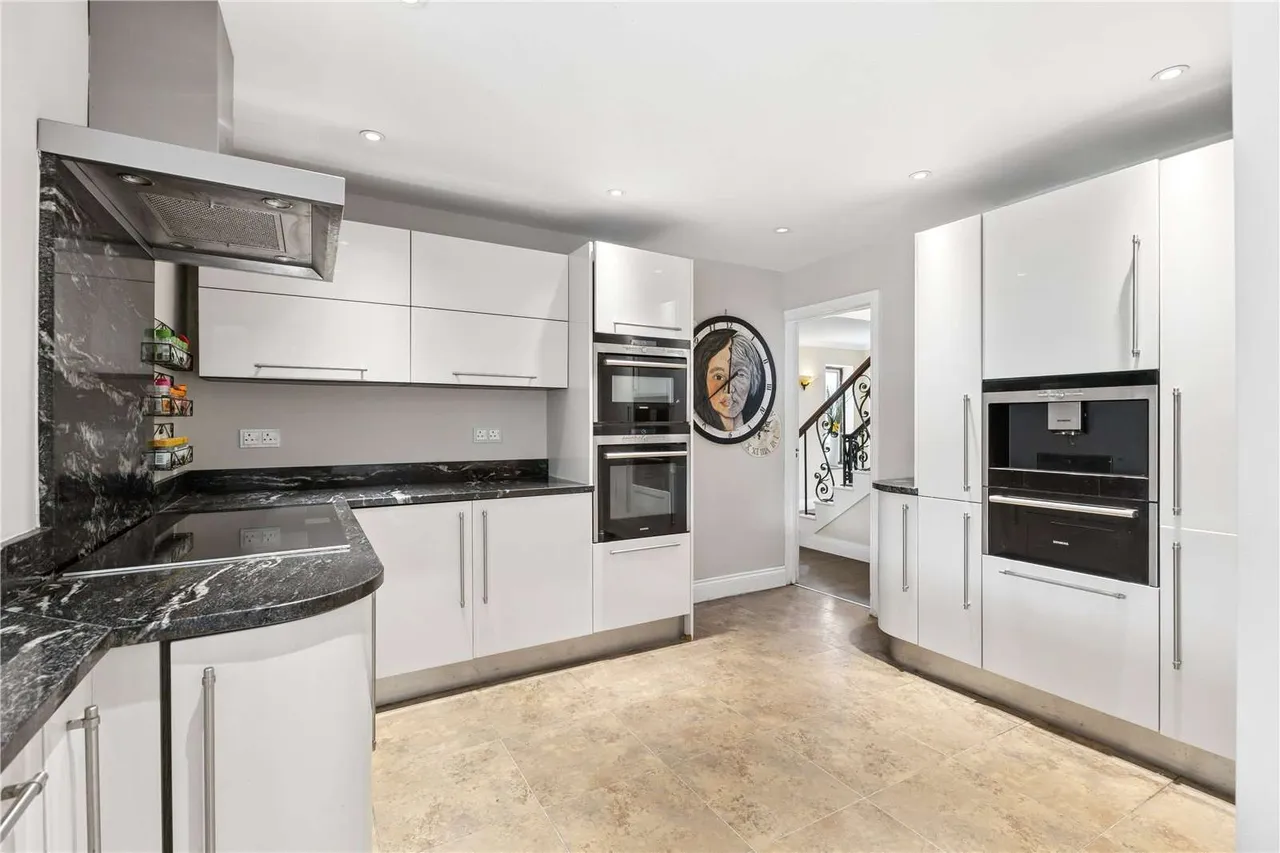 The Causeway, Potters Bar, EN6, photo 5