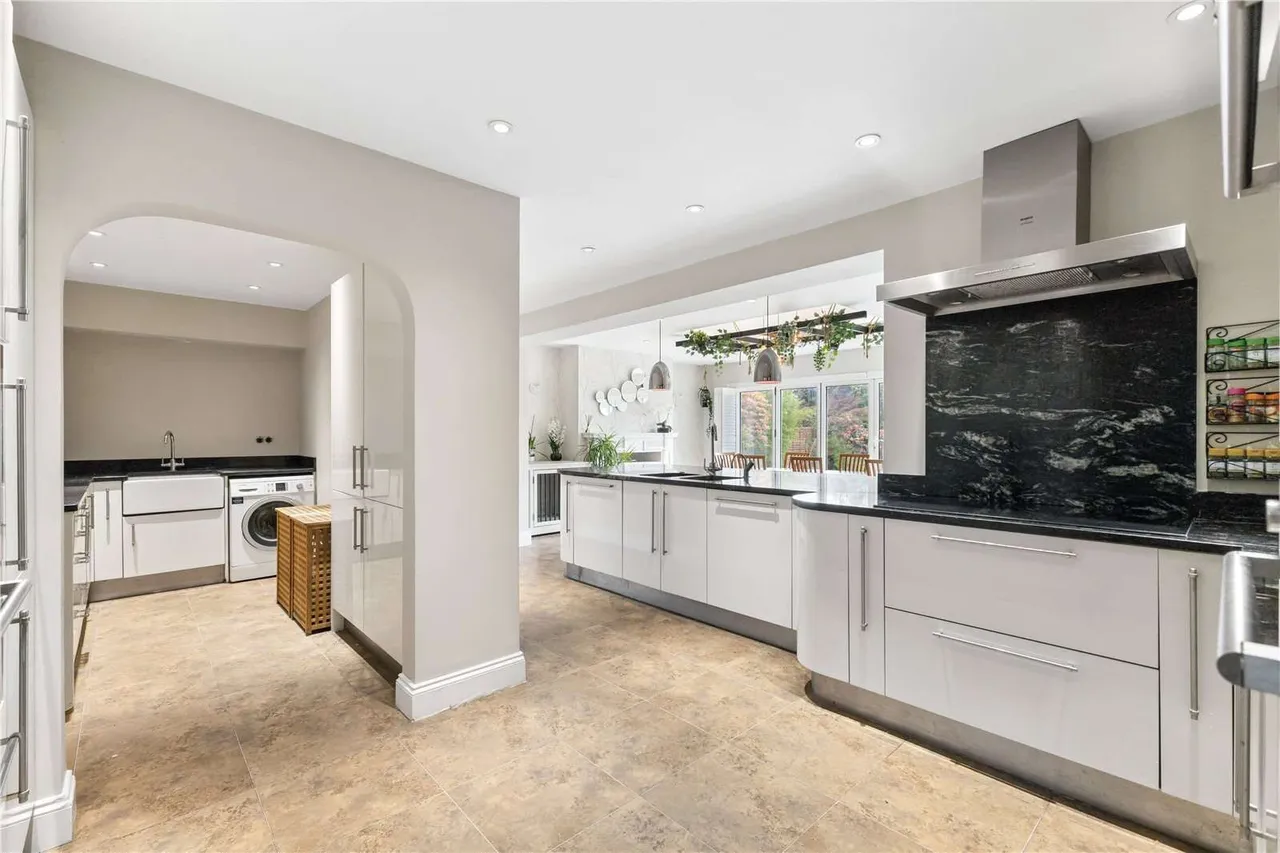 The Causeway, Potters Bar, EN6, photo 8
