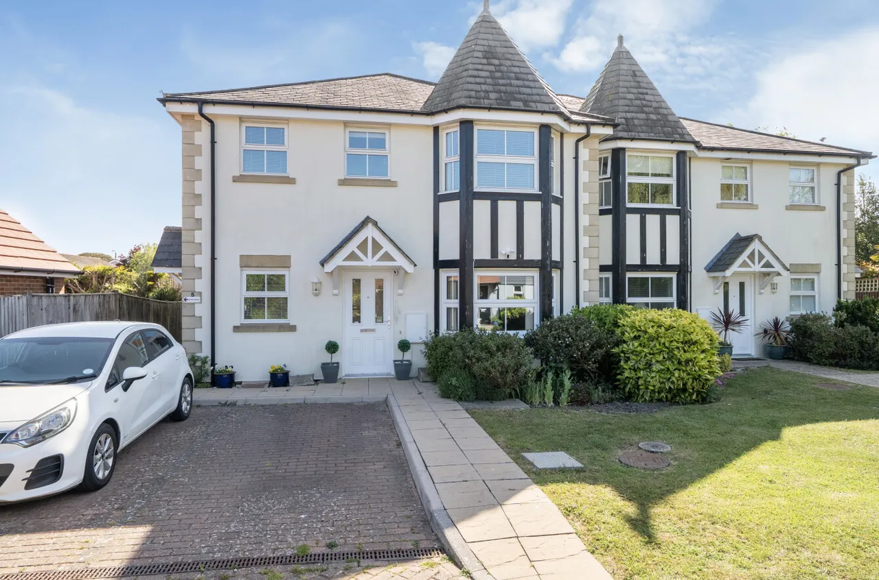 2 bed flat for sale, Oaklands, Ferring, BN12