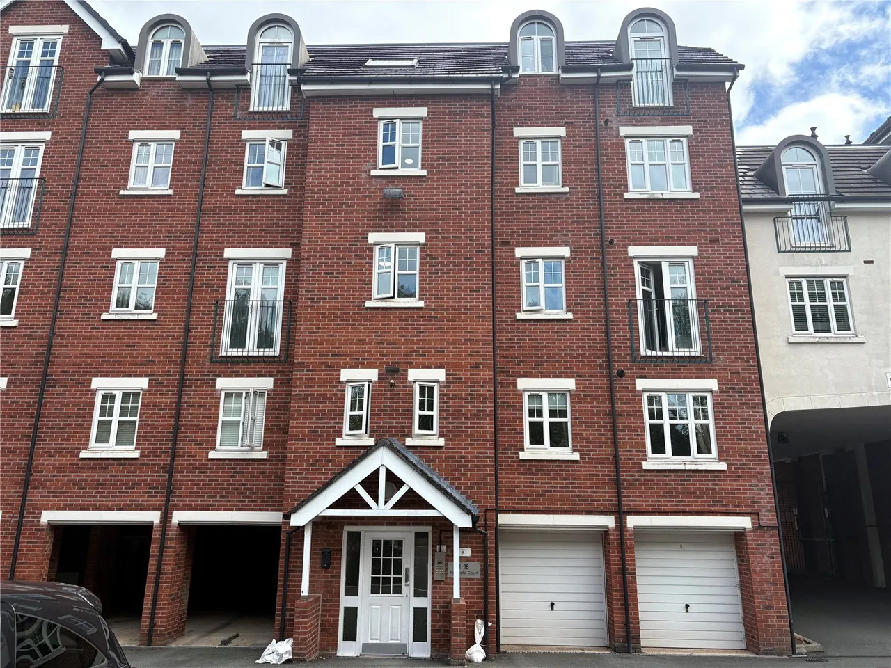 2 bed flat for sale, Wilderspool Causeway, Warrington, WA4