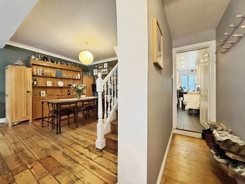 Credon Road, London, E13, photo 2