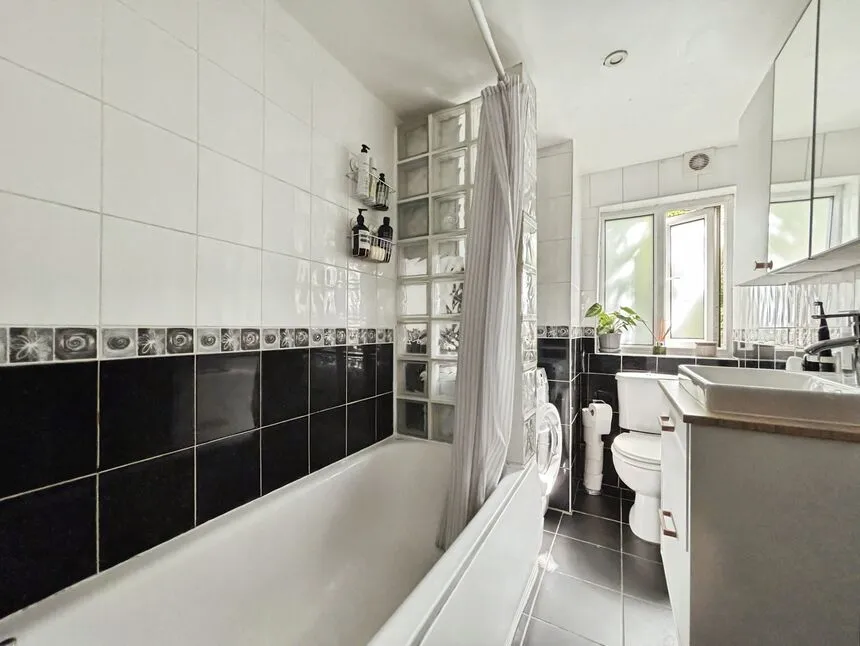 Credon Road, London, E13, photo 4